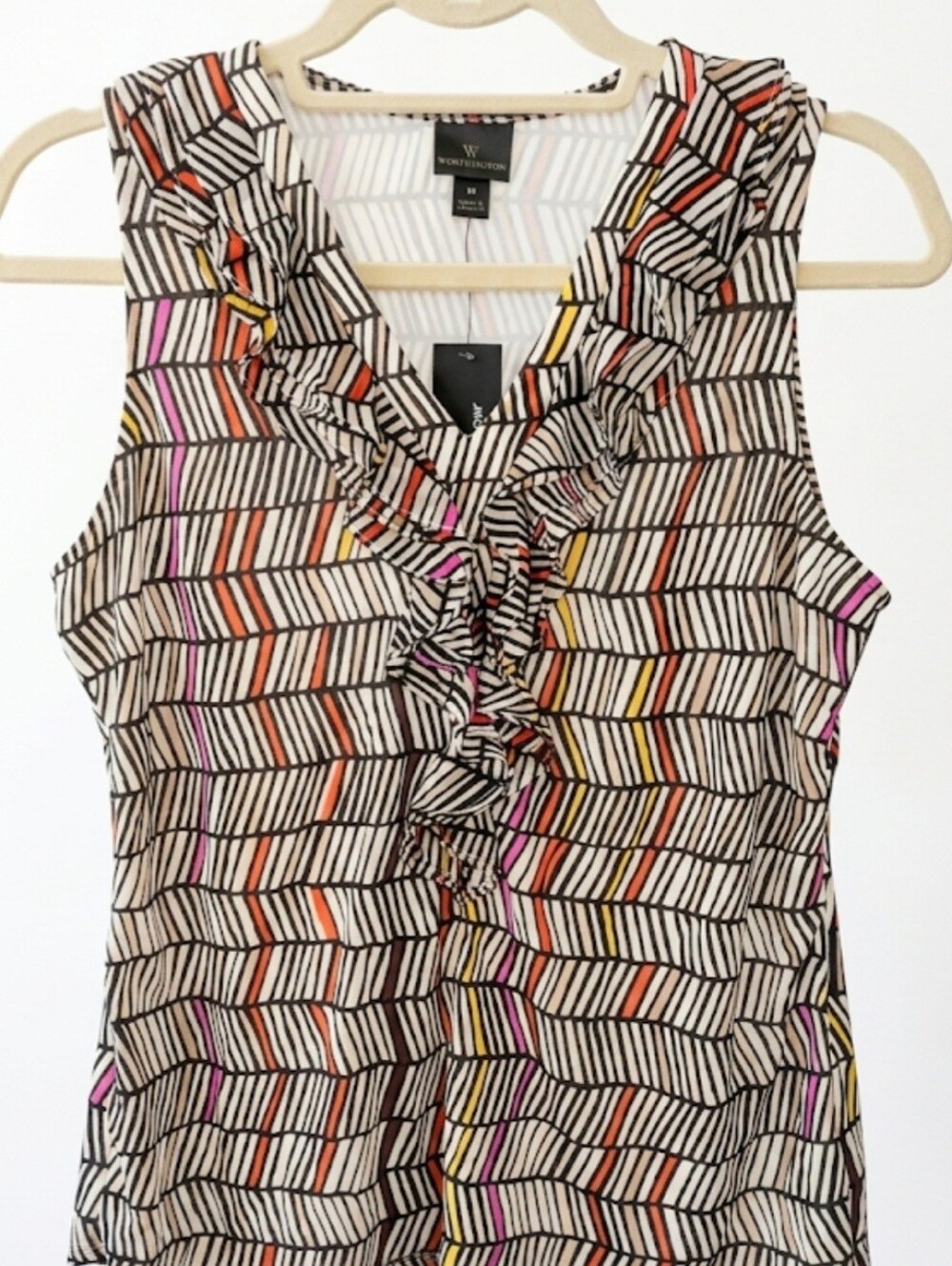 ​✨ NWT Worthington Geometric Ruffle V-Neck Blouse - Sz M